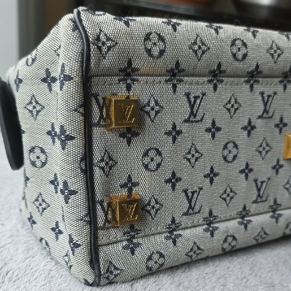 Louis Vuitton Canvas Mongram Hand Bag - Picture 6 of 14